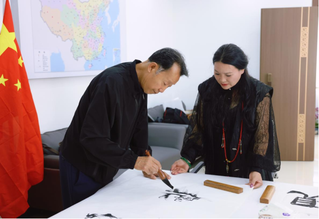 1763956330138704.png 1763956330138704.png